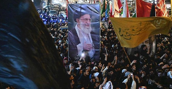 Ruhani yönetim yerinde duruyor.