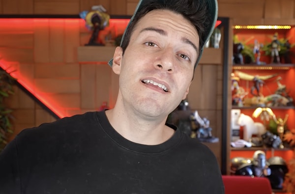 Enes Batur, a name that has been synonymous with YouTube in Turkey for many years, enjoys immense popularity, particularly among a younger audience.