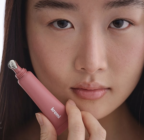 Dudaklarda şeftali ışıltısı: Kremi Lip Balm Peach!