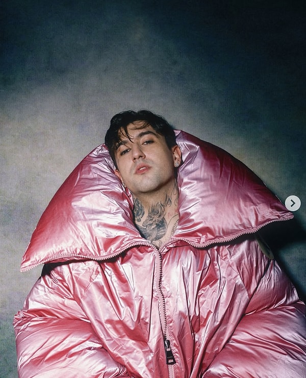 Motive, ödüllere doymuyor.