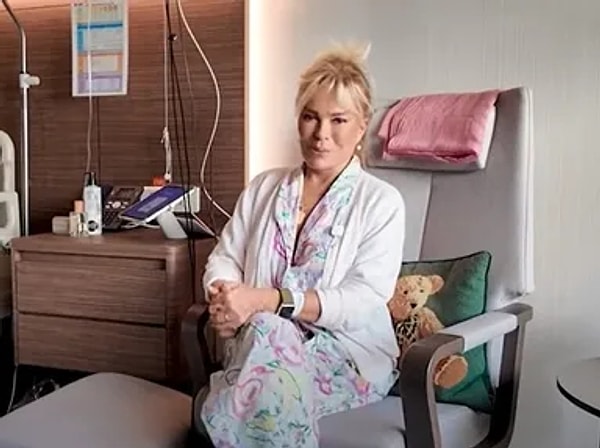 Ameliyatın ardından kemoterapi sürecine giren Semiramis Pekkan, bu zorlu dönemde yaşadıklarını zaman zaman takipçileriyle de paylaştı.