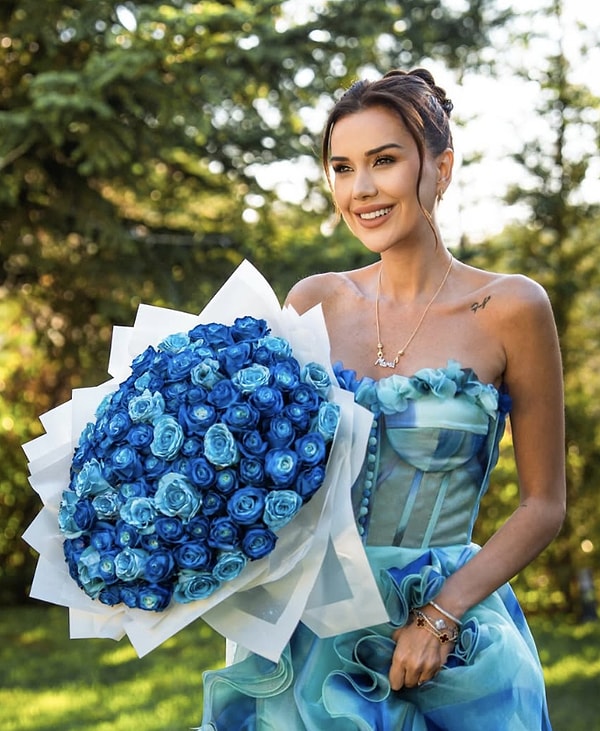 Dilan Polat, son dönemde sosyal medyada yaptığı paylaşımlar ve adından söz ettiren çıkışlarıyla sık sık gündeme gelmeye devam ediyor.