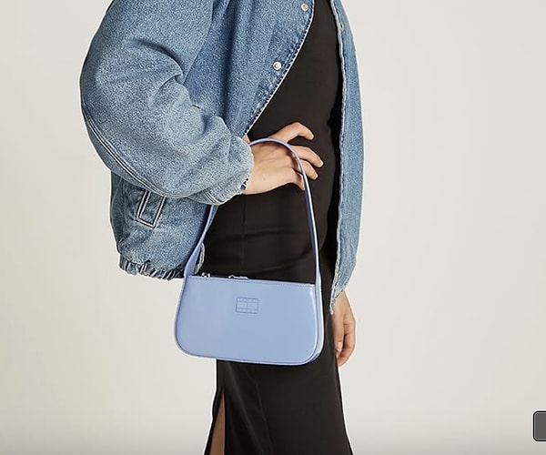 Küçük ama etkili: Tommy Hilfiger Shoulder Bag!