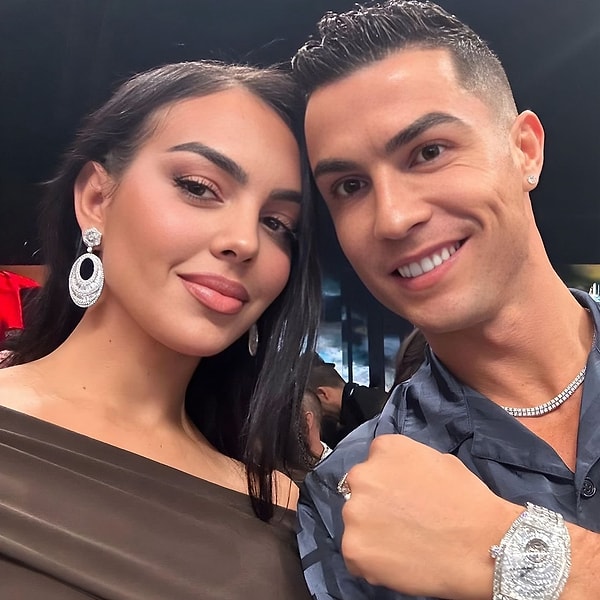 Futbol dünyasının en çok konuşulan isimlerinden biri olan Cristiano Ronaldo, özel hayatıyla da sık sık gündeme geliyor.