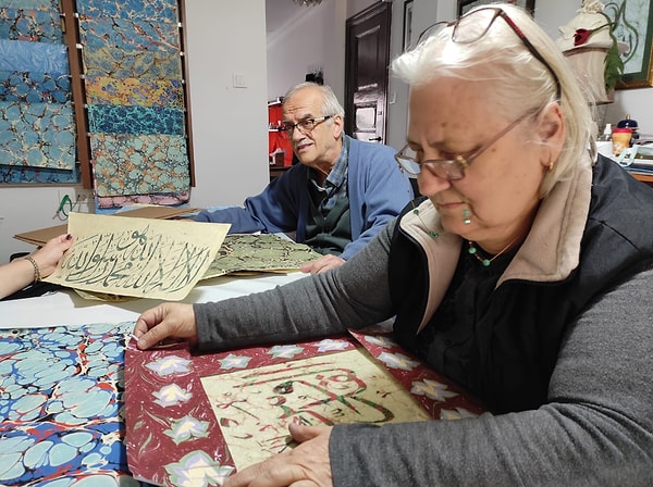 Ebru yaparken zihinsel ve duygusal olarak nasıl bir sürece giriyorsunuz?