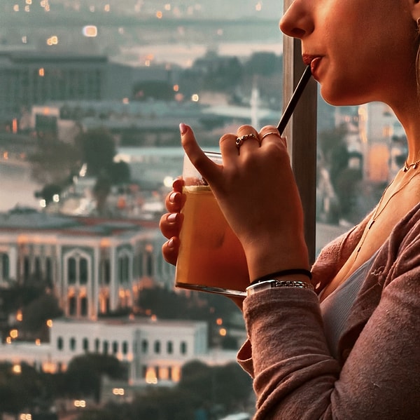 İstanbul'da Kokteyl Nerede İçilir? Semt Semt En İyi Bar Rehberi - 2026