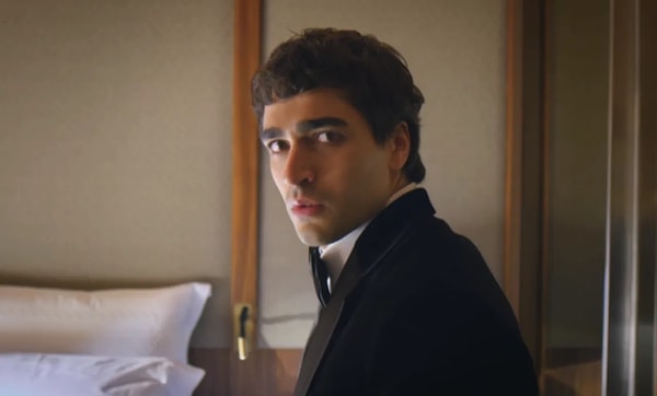 Galanın son anda iptal edilme nedeni ise Mert Ramazan Demir'in Show TV'de yayınlanacak yeni dizisi Delikanlı!