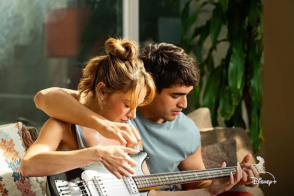 4. Miray Daner ve Mert Ramazan Demir'in yeni dizisi Bize Bir Şey Olmaz'ın galası iptal edildi.