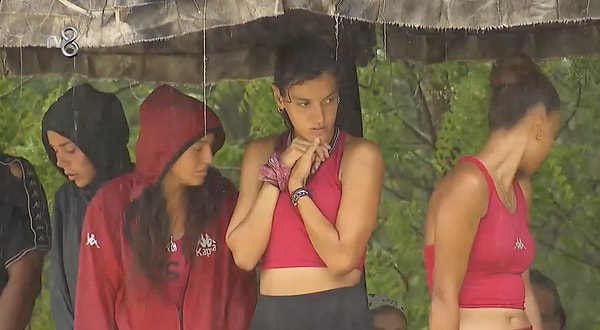 Survivor'ın çekimlerinin yapıldığı Dominik Cumhuriyeti'ndeki zorlu hava şartları yarışmacıları fena etkiledi.