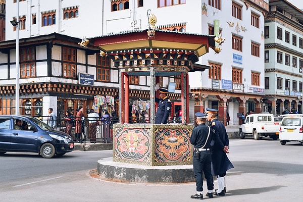 Butan'da beşeri odaklı trafik yönetimi merkeze alınmakta.