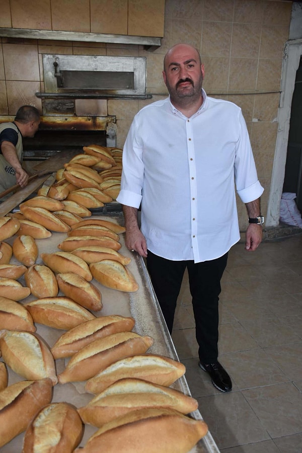 İzmir Fırıncılar Odası Başkanı Kemal Sırtı, ekmeğe gelen zamdan memnun.