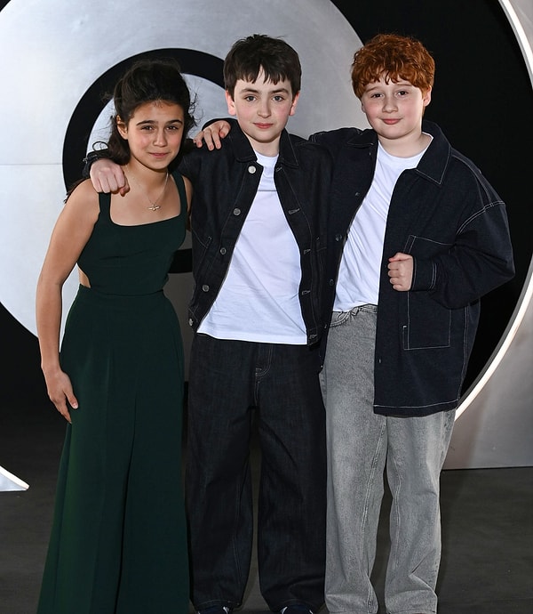 İlk fragmanın ardından Harry Potter'ın eski ve yeni başrol üçlülerinin ilk sezondaki görünümleri karşılaştırıldı.