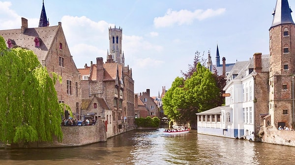 Belçika'nın Flandra bölgesinde yer alan Brüj, Batı Flandra eyaletinin başkenti olarak biliniyor.