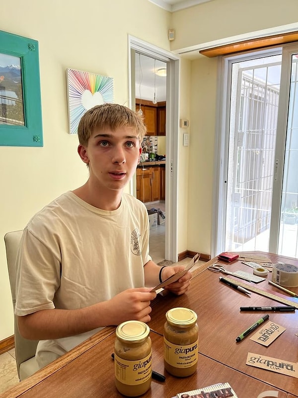 Eski çamaşır makinesini parçaladı, siparişlere yetişemiyor