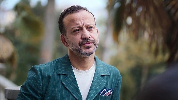 Rıza Kocaoğlu, tiyatroya nasıl başladığını ve bu sürecin hayatına etkisini anlattı.