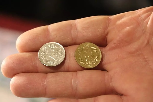 İnternet dünyasında son günlerde hızla yayılan ve şaşkınlık yaratan "değerli 25 kuruş" ilanları, dolandırıcılık tartışmalarını da beraberinde getirdi.