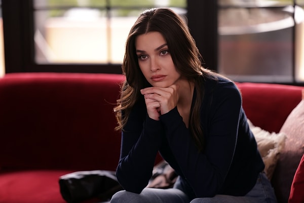 Gazeteci Birsen Altuntaş, Yeraltı'nın bu hafta yayınlanacak bölümünde bir kadın oyuncunun diziden ayrılacağını açıkladı.