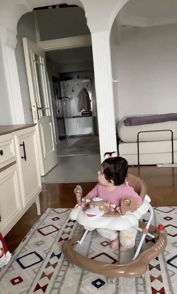 Bir TikTok kullanıcısı, 1 yaşındaki kızının Muhteşem Yüzyıl fanı olduğunu iddia etti.