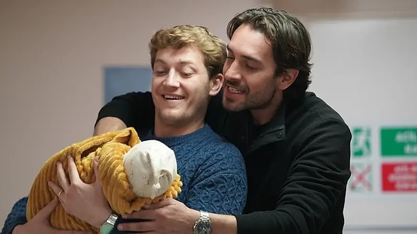 Taşacak Bu Deniz'in yeni bölüm fotoğraflarında seyirci yine dikkatiyle bir detayı fark etti.