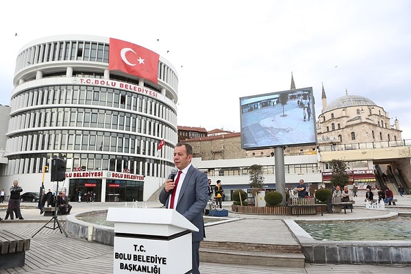 Bolu Belediyesi'nde arama yapılıyor.