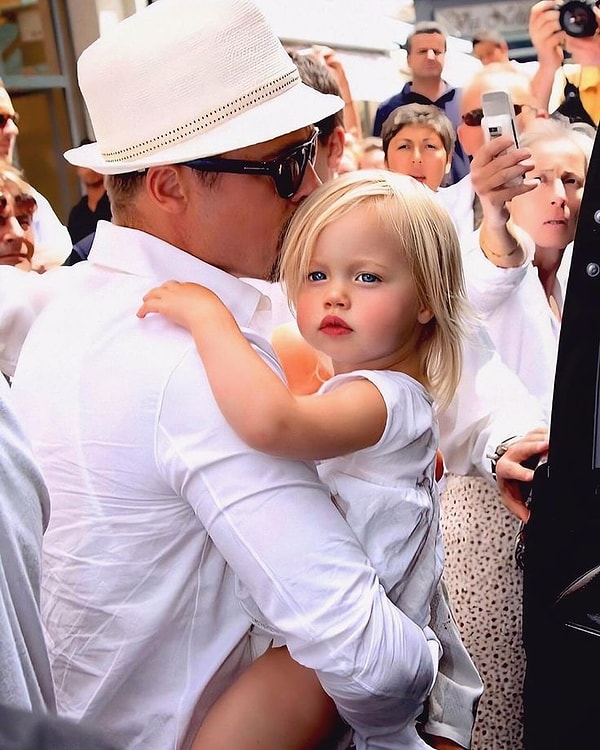 Shiloh büyüdükçe yalnızca ailesiyle değil, tarzı ve görünümüyle de dikkat çekmeye başladı.