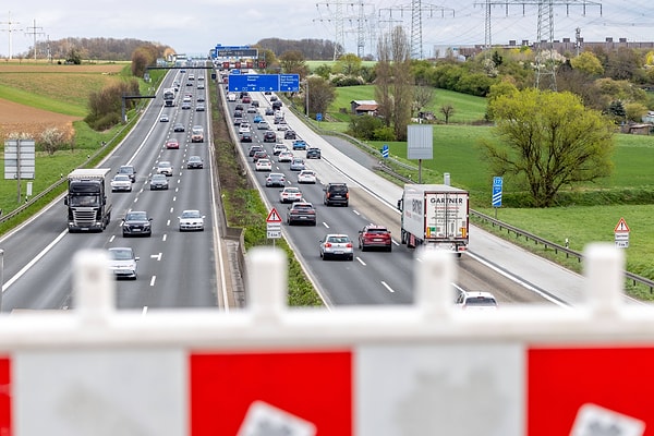Almanya otoyollarında neden hız sınırı yok?