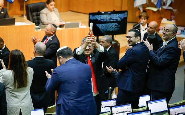 İsrail, tüm dünyanın itirazına rağmen Filistinli esirleri hedef alan yeni idam cezası yasasını çıkardı.