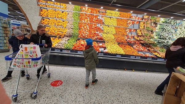 Bolluk hissi, tazelik algısı ve görsel cazibe bir araya geldiğinde müşterinin satın alma eğilimi ciddi şekilde artıyor.