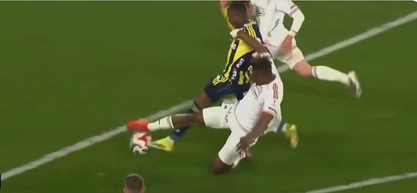 Mark Clattenburg kararı doğru buldu.