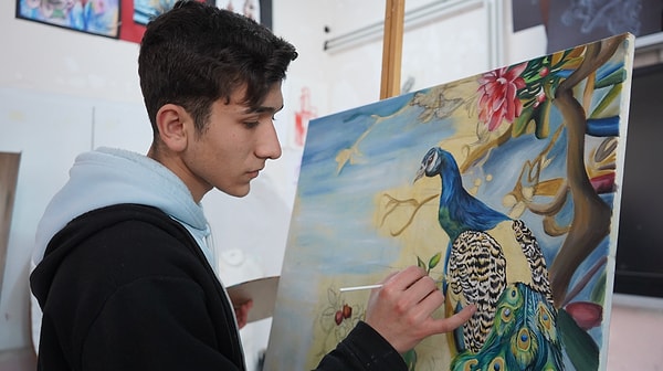 Genç ressam, eğitimi için sponsor arayışında.