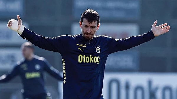 Ali Koç ismi koyu renkle ön plana çıkarıldı.