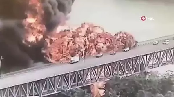 Panama facia gibi bir kazaya sahne oldu. Panama Kanalı'nın Pasifik girişindeki Amerika Köprüsü’nün altında park halinde bulunan bir yakıt kamyonunda 16:12 sıralarında henüz kesin olarak bilinmeyen bir nedenle patlama meydana geldi.