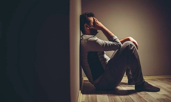 15. "Üniversiteden onur derecesiyle mezun olduğum gün babamın tek yorumu, 'Gömleğin çok kırışık, rezil görünüyorsun' oldu."