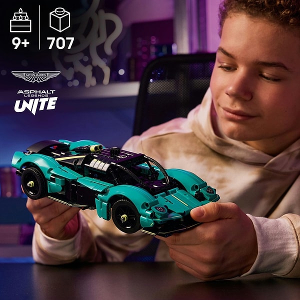 LEGO Technic Aston Martin Valkyrie