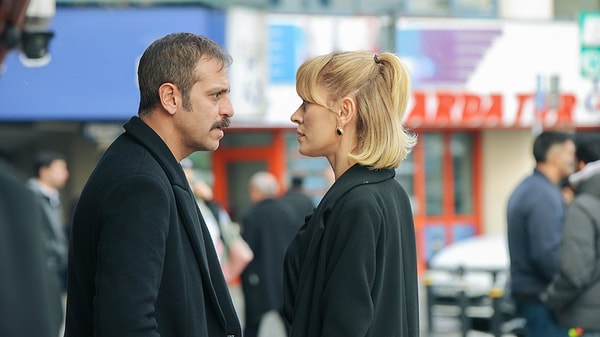 Veliaht dizisinde birlikte rol alan oyuncular, bu kez farklı bir ortamda bir araya geldi.