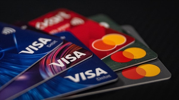 Türkiye'de son dönemde ekonomik dengelerin değişmesi ve alım gücünün gerilemesi, pek çok vatandaşı harcamalarında kredi kartına yönlendirmiş durumda.