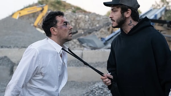 Türk izleyicisinin gururla takip ettiği bu proje, Kuzum'un global kariyerinde attığı sağlam adımlardan biri.