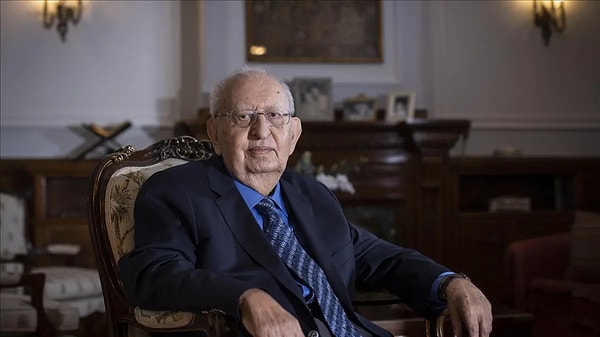 Hüsamettin Cindoruk Hayatını Kaybetti