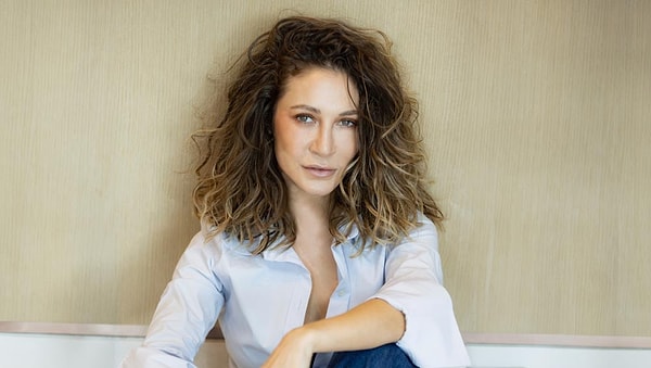 Ece Dizdar, Saba Tümer’in programına konuk olarak oyunculuk kariyerine dair açıklamalarda bulundu.