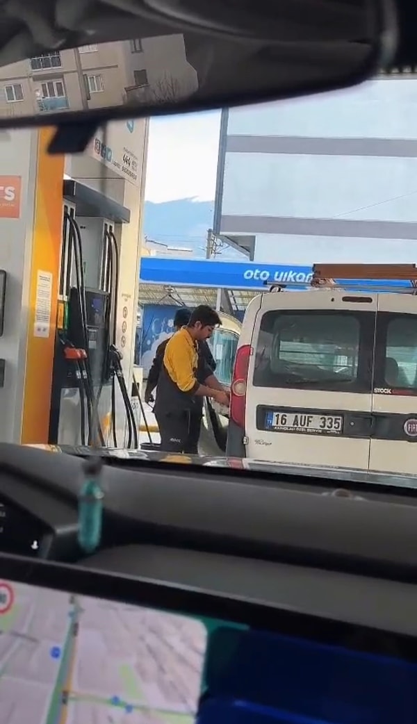 Görüntülerin yayılmasının ardından istasyon yönetimi, Seyithan Alay’ın işine son verdi.