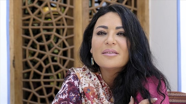 Shahzadeh N. İgual Hakkında