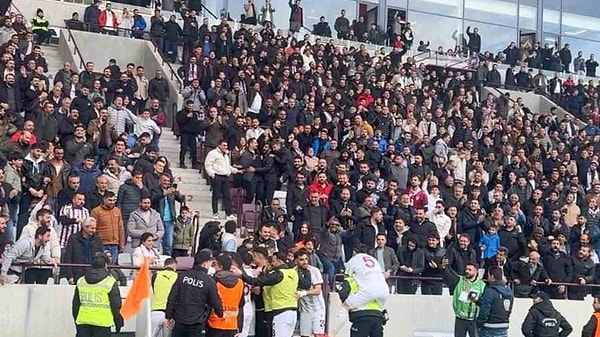 Seza Çimento Elazığspor’un tecrübeli oyuncusu Ercan Coşkun, Erbaaspor karşılaşmasında sergilediği hareketlerle hem sahada hem de sosyal medyada gündeme oturdu.