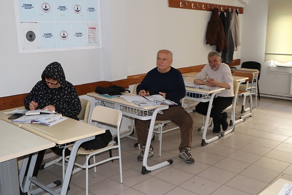 İki ay önce İlkadım Halk Eğitim Merkezi’nde temel eğitime başlayan Çilek, sadece iletişim kurmayı değil, kültür elçiliği yapmayı da hedefliyor.