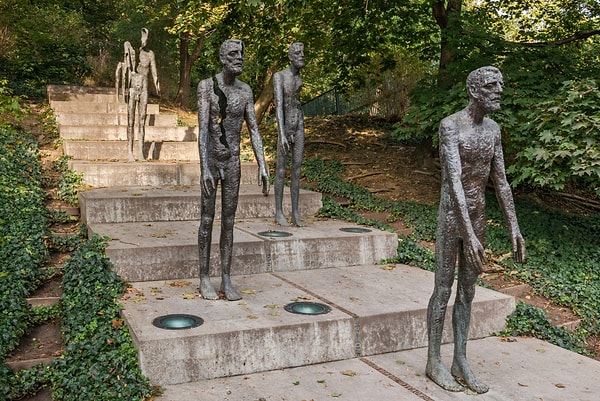 Toplumsal Alışma: Adaletsizliğin Normalleşmesi