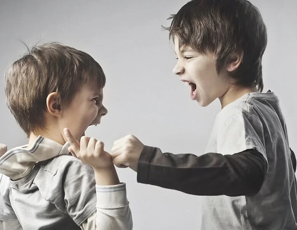 Çocukların arkadaş çevresinde şiddete eğilimli çocuk olduğu düşünülürse ne yapılmalı?