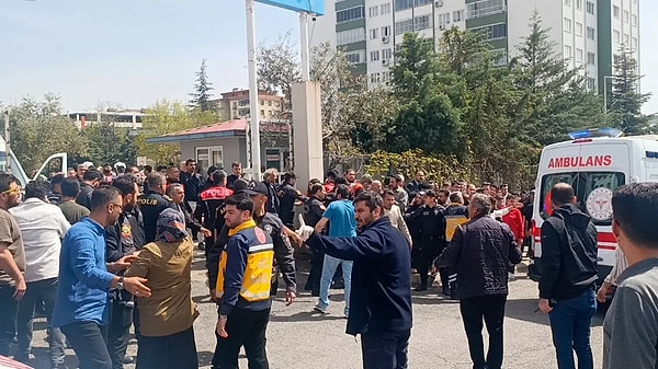 Türkiye’yi yasa boğan saldırıların ilki Şanlıurfa’da yaşanmış, bir okulda gerçekleştirilen silahlı saldırı sonucu çok sayıda öğrenci ve eğitimci yaralanmıştı.