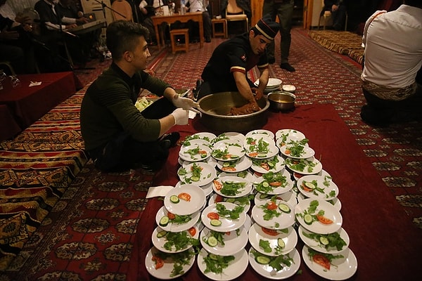 Sıra Gecesi Nedir? Ankara'da Bu Gelenek Neden Yaşıyor? - 2026