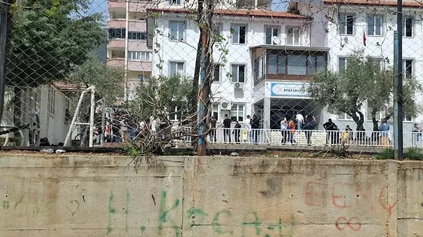 Kahramanmaraş’ta öğrenim gördüğü okula silahlı saldırı düzenleyen 14 yaşındaki İsa Aras Mersinli'nin 9 kişiyi öldürüp 20 kişiyi yaralamasıyla ilgili yeni ayrıntılar ortaya çıktı.
