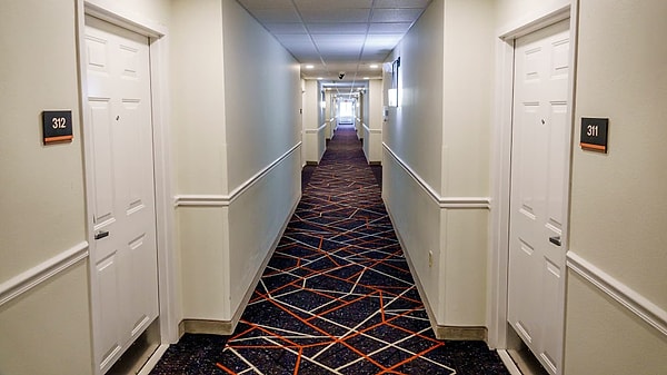 Aynı görünen koridorların arkasında ciddi bir maliyet hesabı var