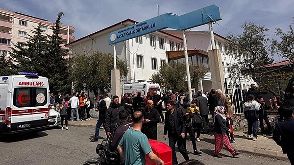 Türkiye’yi derinden sarsan olaylardan biri Şanlıurfa’da yaşandı. Bir okulda gerçekleştirilen silahlı saldırı, çok sayıda öğrencinin ve eğitimcinin hayatını kaybetmesine neden olurken, olay toplumda büyük bir travma yarattı.